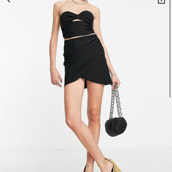 ASOS DESIGN drape detail mini skirt in black-Brand New Size 4 - Picture 3 of 5
